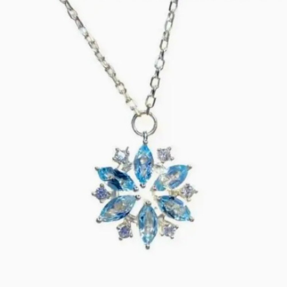 SPARKLING SNOWFLAKE NECKLACE in Silver